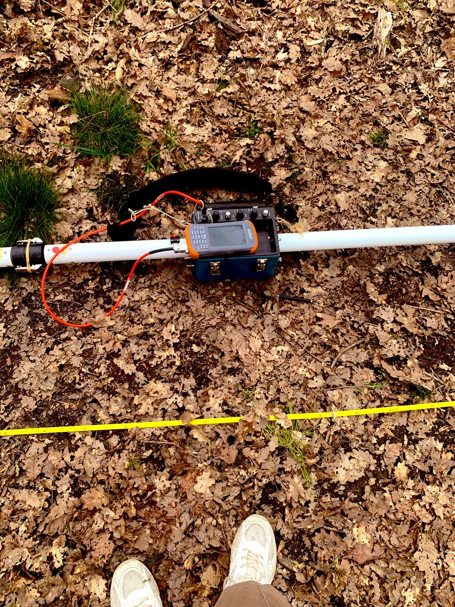 MhtModimi's tweet image. Je viens d&apos;utiliser cet appareil aujourd&apos;hui pour réaliser des méthodes Géophysiques, telles que le sondage électrique, et il est estimé à environ 20 millions d&apos;euros.