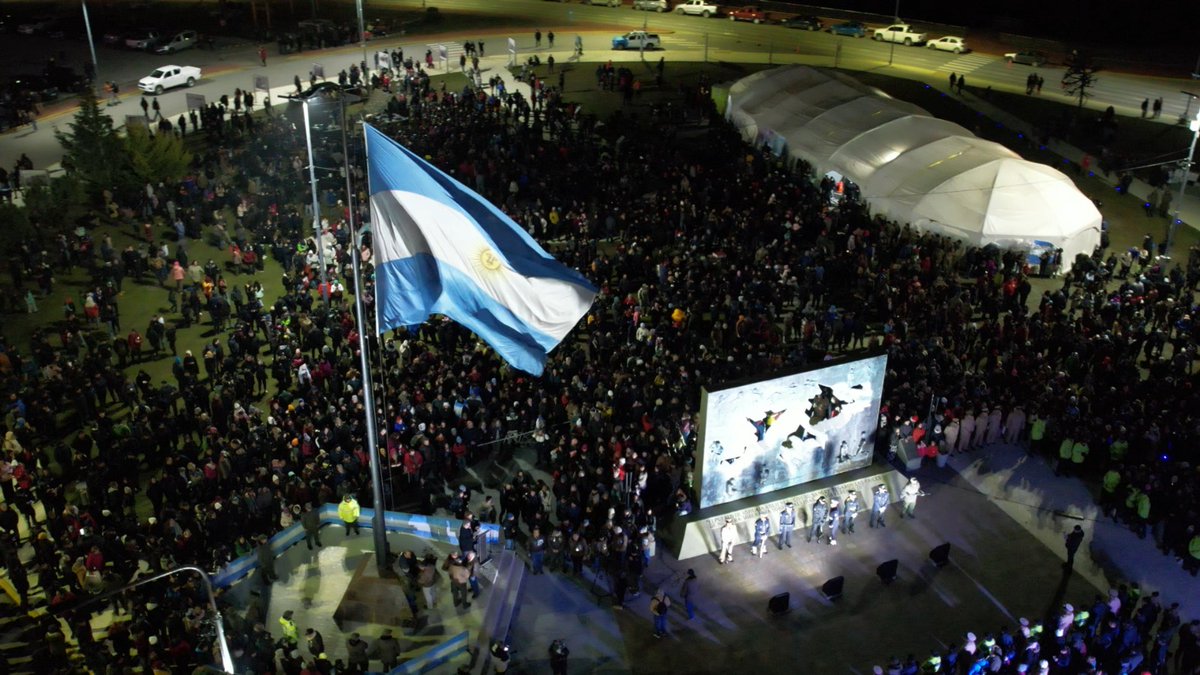 WalterVuotoTDF's tweet photo. Ushuaia capital de Malvinas https://t.co/OxTnys7Uew