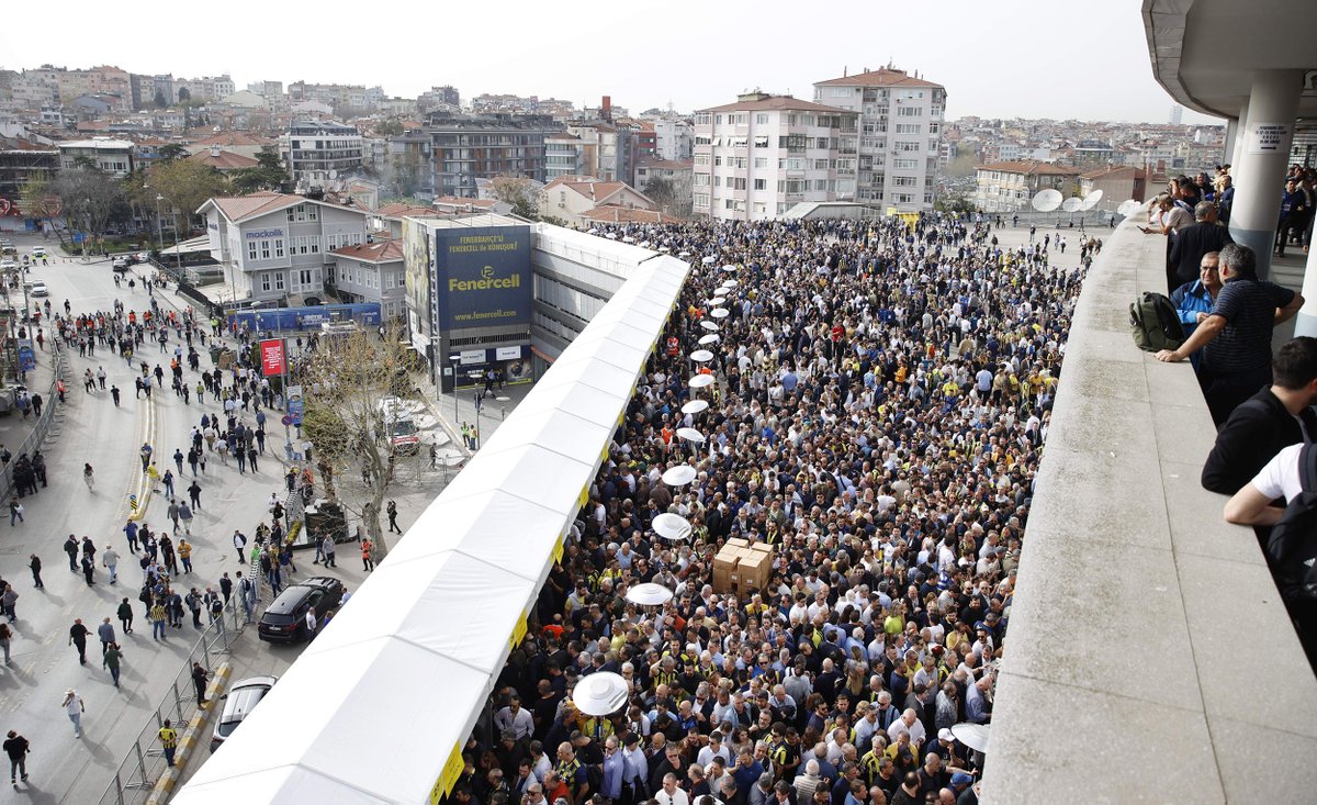 Fenerbahce's tweet photo. Büyük Fenerbahçe Taraftarı! 💛💙 https://t.co/tdusEgkijp