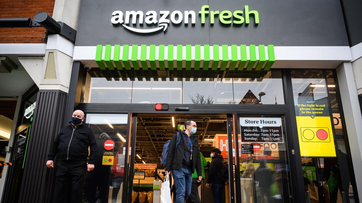 Amazon Reportedly Ditches 'Just Walk Out' Checkouts at Its Grocery Stores dlvr.it/T4ydVX