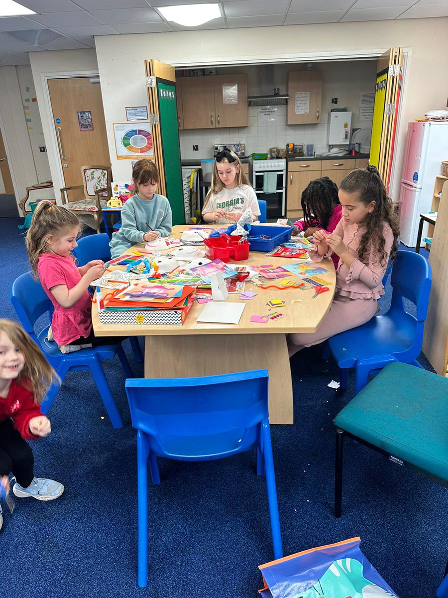 MPSECOMMUNITY's tweet photo. EASTER HAF DAY 1 ✅ 
Our team are busy this week delivering our MultiSports &amp; Games camps across Kirklees. Day 1 was a blast!! 

67 children engaging in sports and activities today! ⚽️ 🏃‍♂️ 🎾  🍱 

📍 Fieldhead Primary Academy 
📍Thornhill J&amp;I School
📍 Batley Grammar 

#haf2024 https://t.co/oRiZ9MxxdA