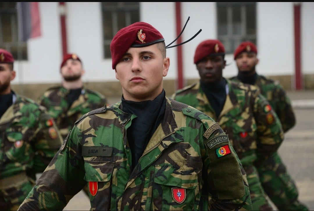 Bem, muita gente não vai gostar deste comentário, mas temos pena. Como é que há tanta gente a querer serviço militar OBRIGATÓRIO, se não meteram sequer os pés voluntariamente em nada militar? A mim parece-me bastante hipócrita. E também gostava que refletissem sobre a seguinte