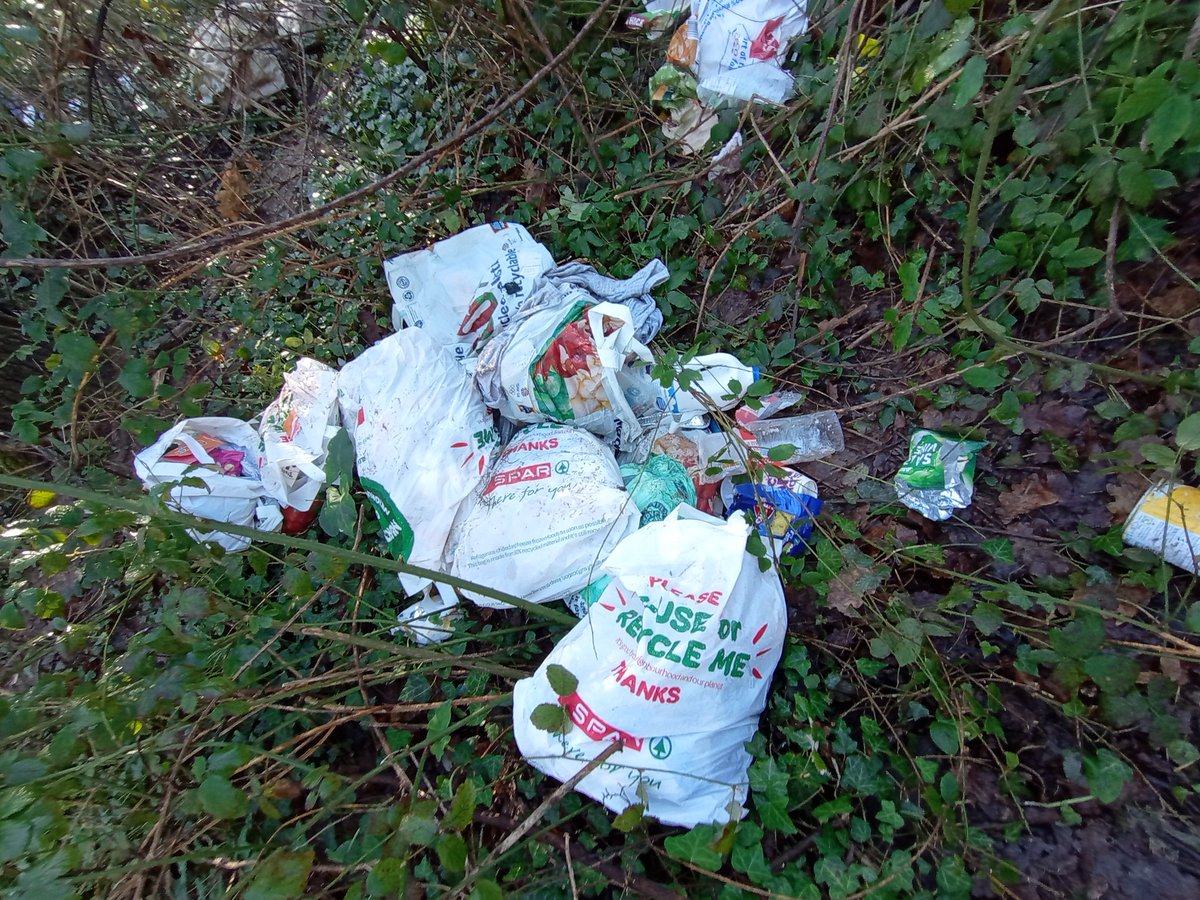 Julie27Rose's tweet photo. Well that's our quarterly total so far 242 bags cleared up, also general rubbish and scrap π
Newport Canal Clean-up and Litter Picking Group π
We've only missed one week of not cleaning up, so far this year π
#keepingthecommunityclean https://t.co/23PrIU9aea