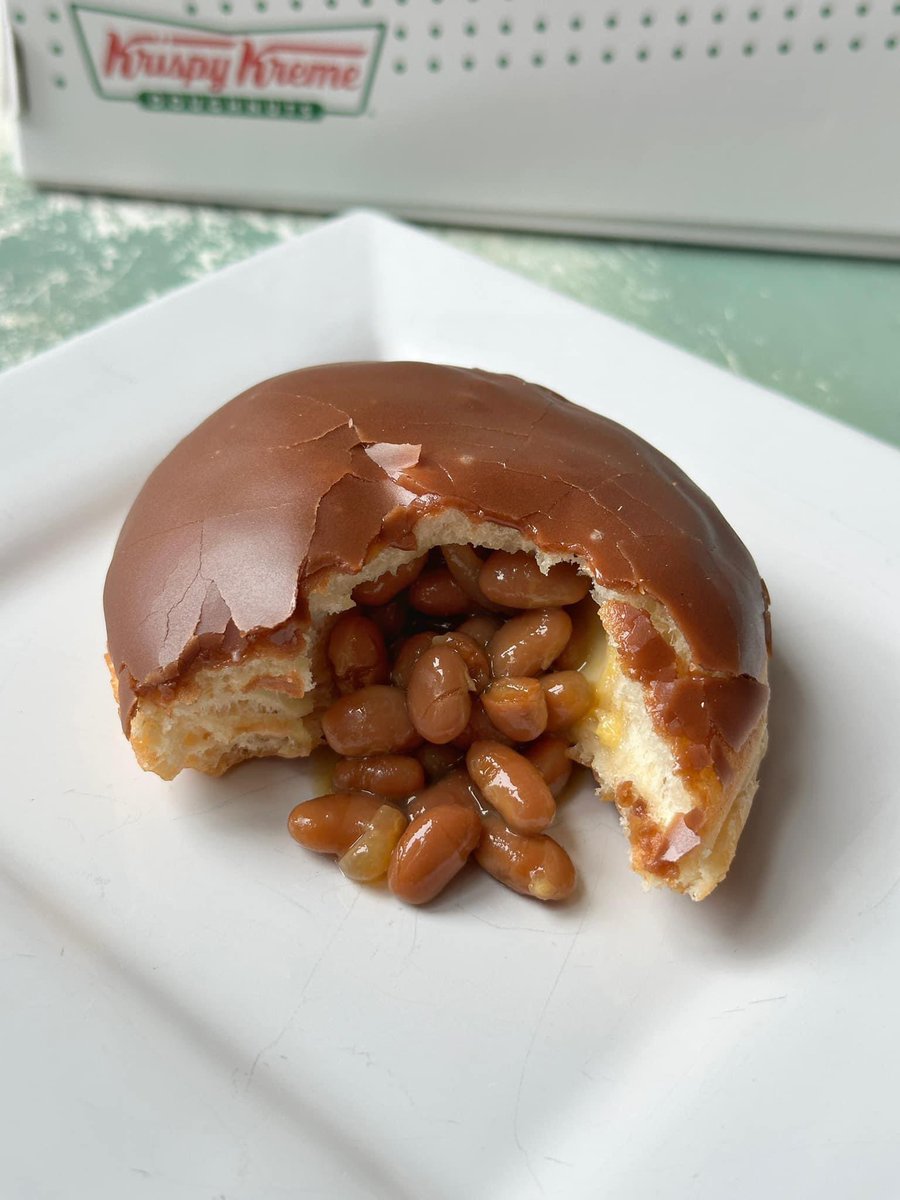 rahsh33m's tweet photo. You bite into what you think is a Boston creme donut only to find out it was filled with baked beans, wyd ? https://t.co/6qL055WkIm