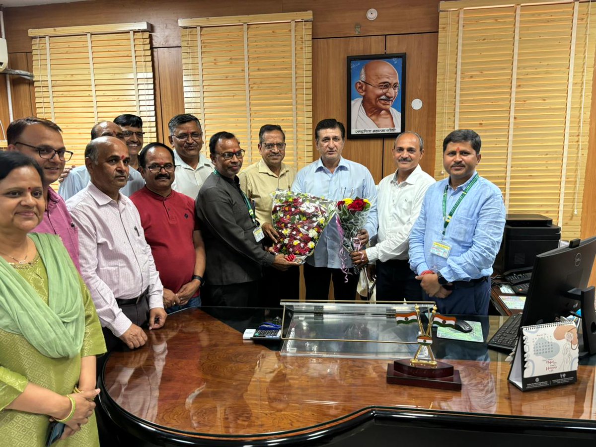 Dr. Pankaj Kaushal, FNAAS & renowned Agril. Biotechnologist, joined today as Director, ICAR-IGFRI, Jhansi. Grassland family is gratefully congratulating him & conveying best wishes. IGFRI is also thankful to former Director I/C, Dr VK Yadav for leading the institute greatly.