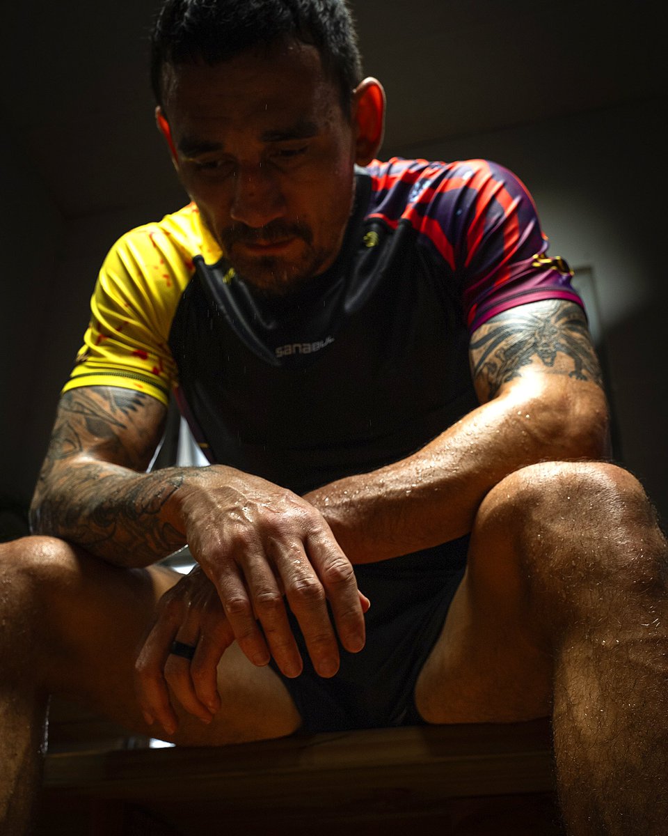 When its time to flip the switch and put it all on the line @BlessedMMA Oni Spirit Training Kit - Coming Soon Fight For It. #sanabul #maxholloway #giangalang