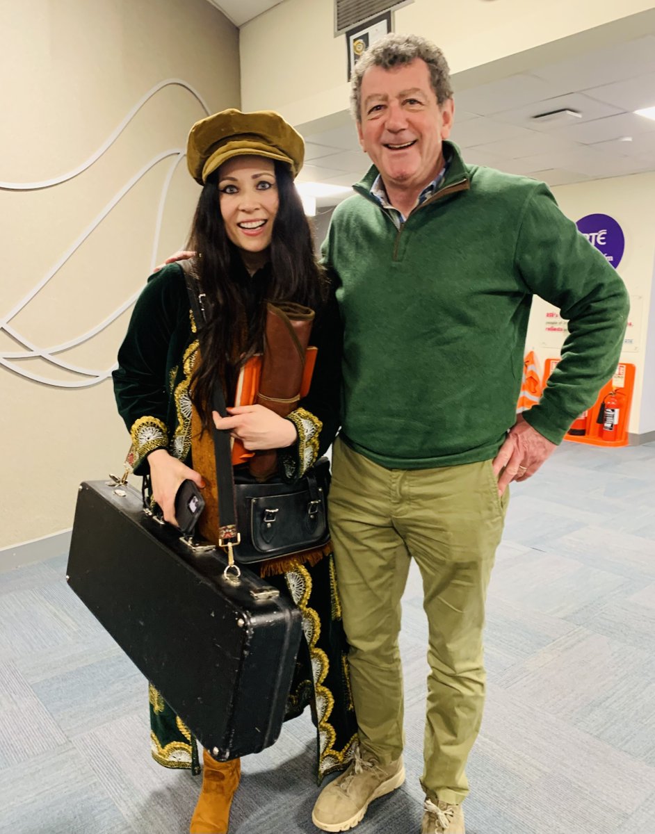 Lovely to have @mulcahy_louise dropping by to say 'hi' In studio today @RTElyricfm , I'll deffo have something from the Mulcahy family on the playlist along with lots more great music from 4pm...louise certainly has her hands full!!