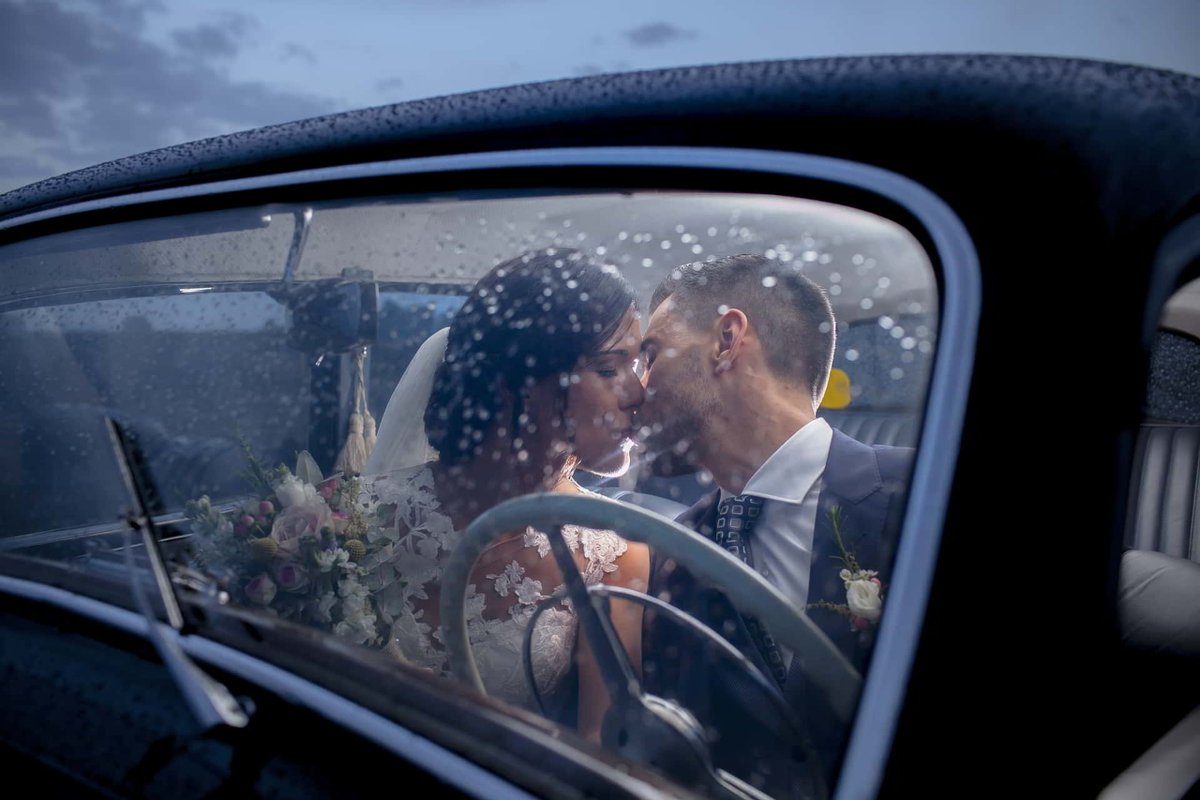 ¿Quieres que tu boda en 2024 sea épica? Confía en 11Minutos.es para capturar cada detalle. Visita nuestro sitio web y descubre cómo podemos hacer tu día aún más especial: 11minutos.es #FotografíaDeBoda #Bodas2024 #Novias2024