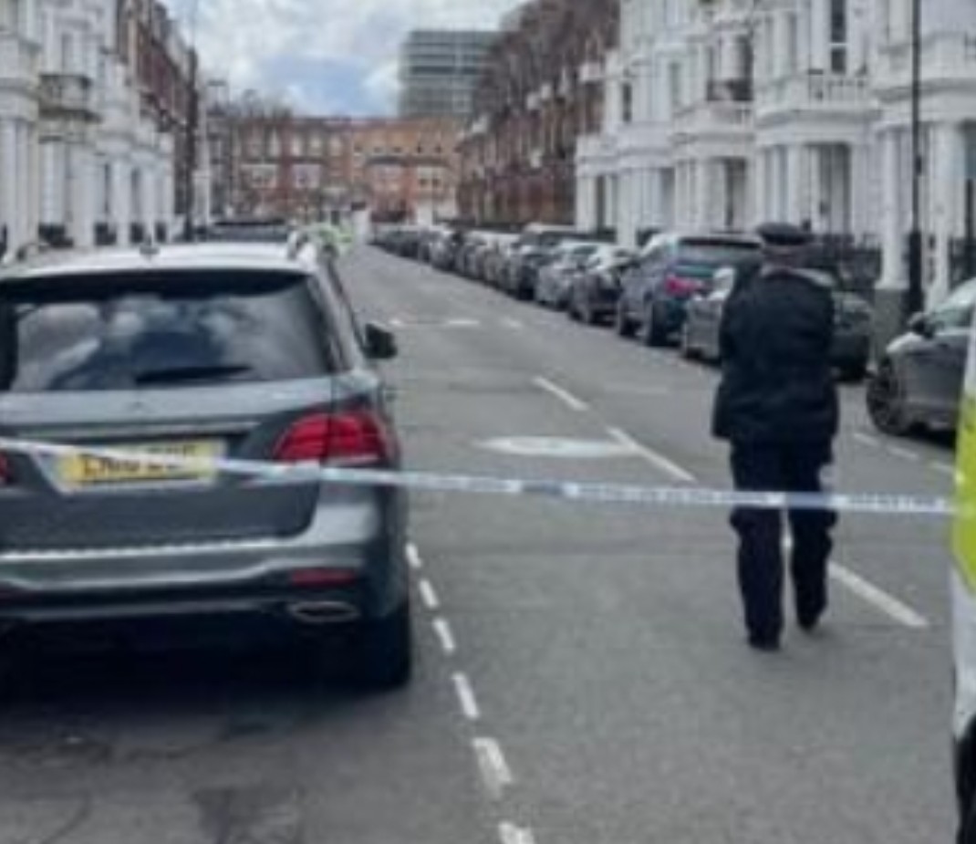 Man Shot Dead in West Kensington, London.

m.youtube.com/shorts/G1aOtgA…

#Shooting #Shot #ComeraghRoad #WestKensington #GunCrime #Police #Murder #Investigation #SadiqKhan #LondonMayor #Gun #Guns