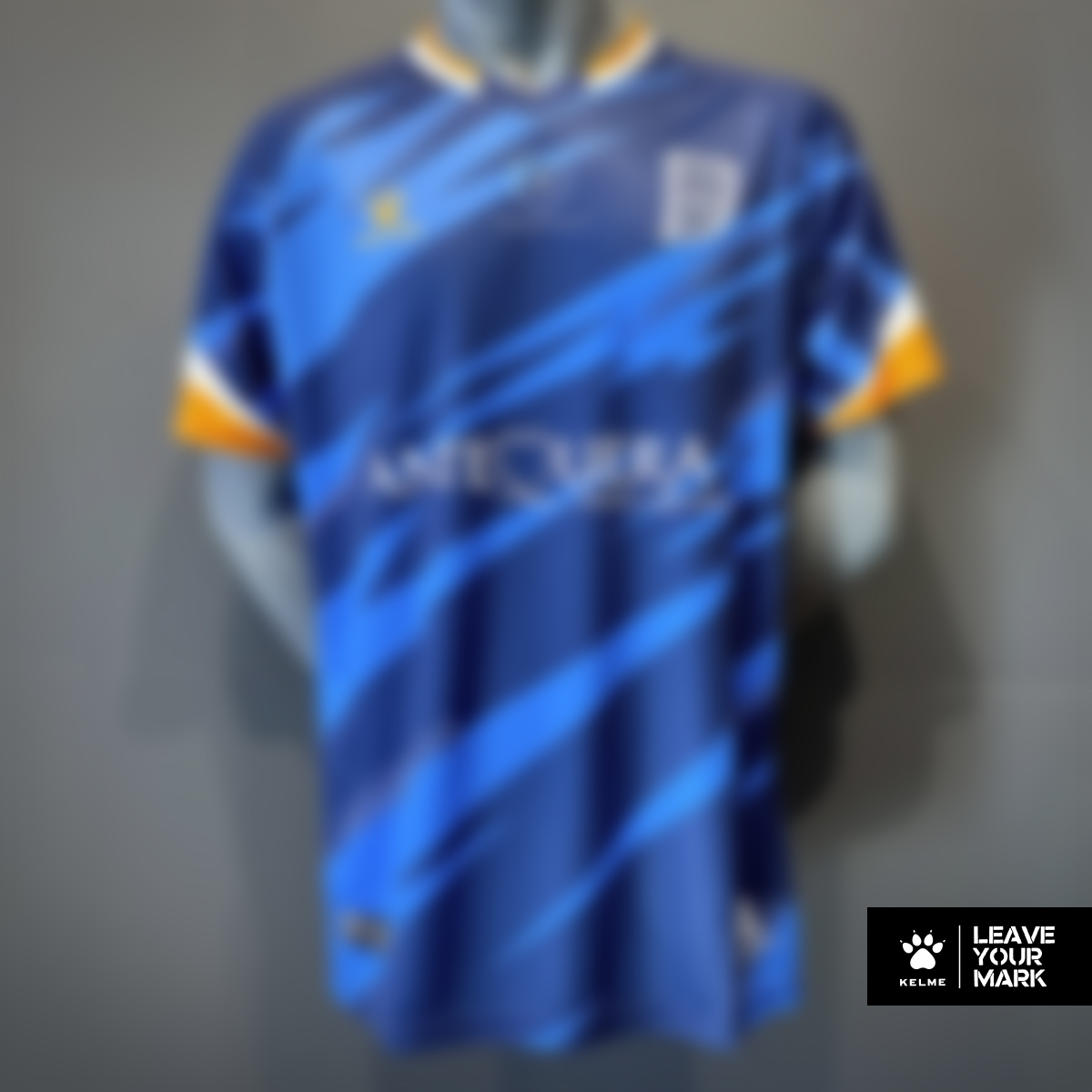 🕵️‍♀️ 𝐀𝐃𝐈𝐕𝐈𝐍𝐀 𝐄𝐋 𝐂𝐋𝐔𝐁 ⚽ ¿Sabéis a qué 𝐜𝐥𝐮𝐛 pertenece esta camiseta? ¿Y a qué 𝐭𝐞𝐦𝐩𝐨𝐫𝐚𝐝𝐚? 🤨 Dejadnos vuestra respuesta en los 𝐜𝐨𝐦𝐞𝐧𝐭𝐚𝐫𝐢𝐨𝐬 💬 Os dejamos una 𝐩𝐢𝐬𝐭𝐚: ⚡ En 𝓘𝓷𝓼𝓽𝓪𝓰𝓻𝓪𝓶 tenéis la solución 🔎 No vale hacer trampas 🙄