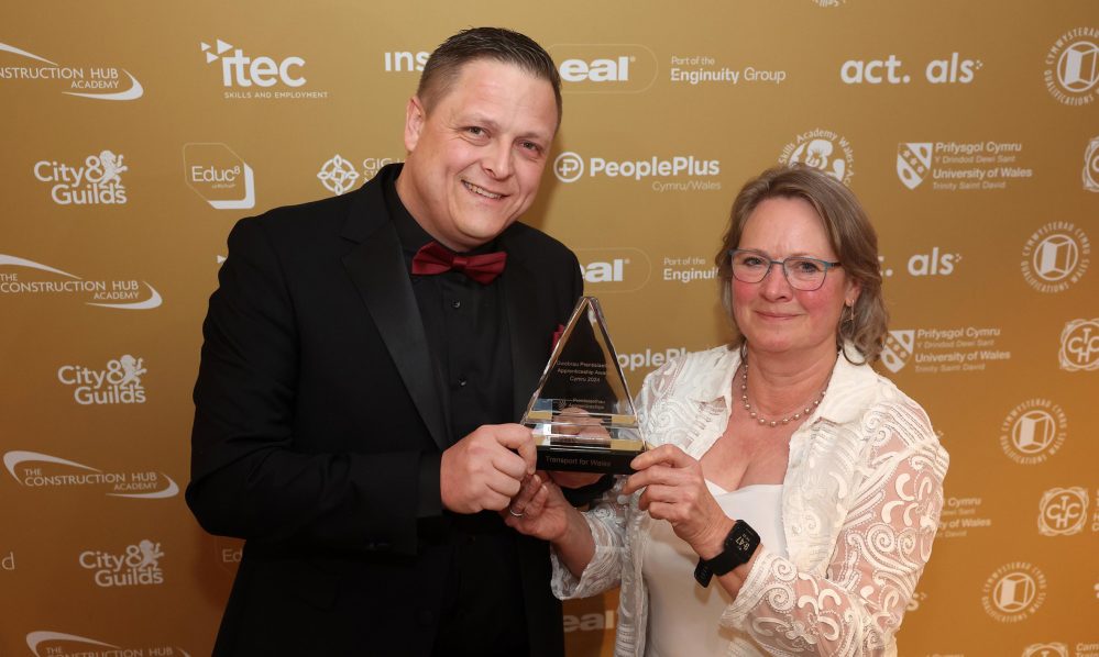 HERALD NEWS UPDATE A PIONEERING apprenticeship programme for train drivers helped Transport for Wales (TfW) to stay on track to win a coveted national award.TfW was named Large... herald.wales/national-news/… #wales #heraldwales #herald #welshnews #news