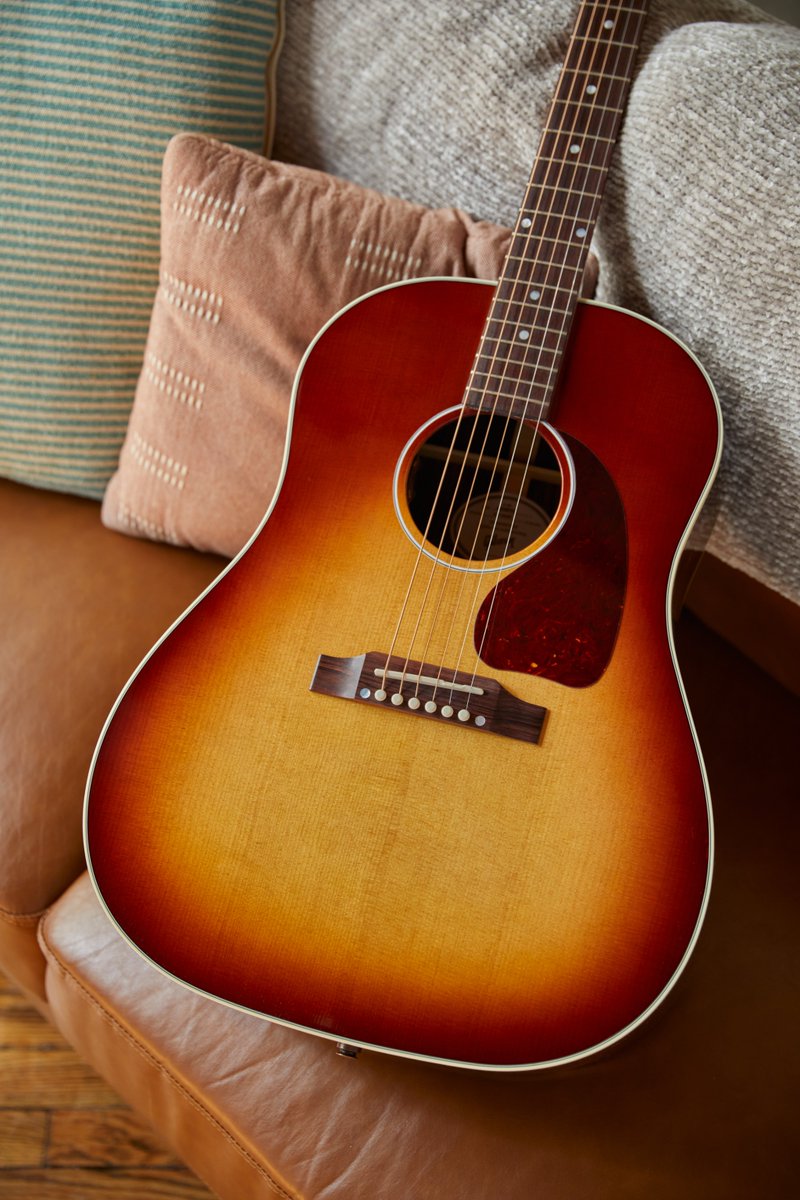 Gibson’s famous J-45 Standard, Hummingbird Standard, and SJ-200 Standard set the standard by which all acoustic guitars are measured. Now, these favorites you know and love are available with the rich sonic allure of solid rosewood bodies. Learn more: ow.ly/EWJf50R6uLb