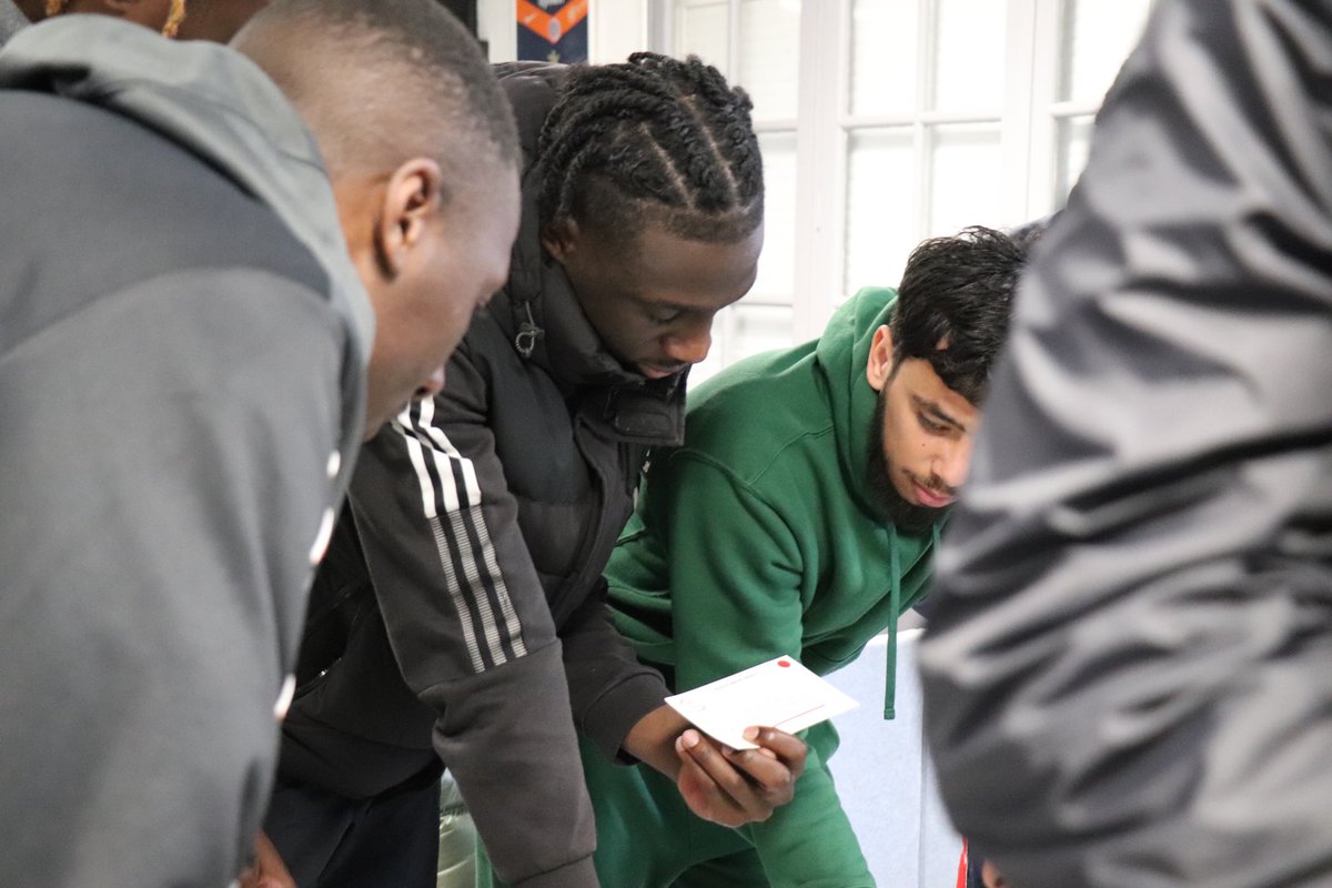 BPFC24's tweet photo. Dans la continuité de notre démarche RSE, notre équipe fanion a participé à la fresque de @FootEcologieFr en fin de semaine dernière. ♻️ 

L’occasion d’allier football et écologie, avec un moment convivial à Campréal. 🤝

📲 https://t.co/UNakApTVdB

#BPFC 🔵🔴 https://t.co/yjI4GeY7iG