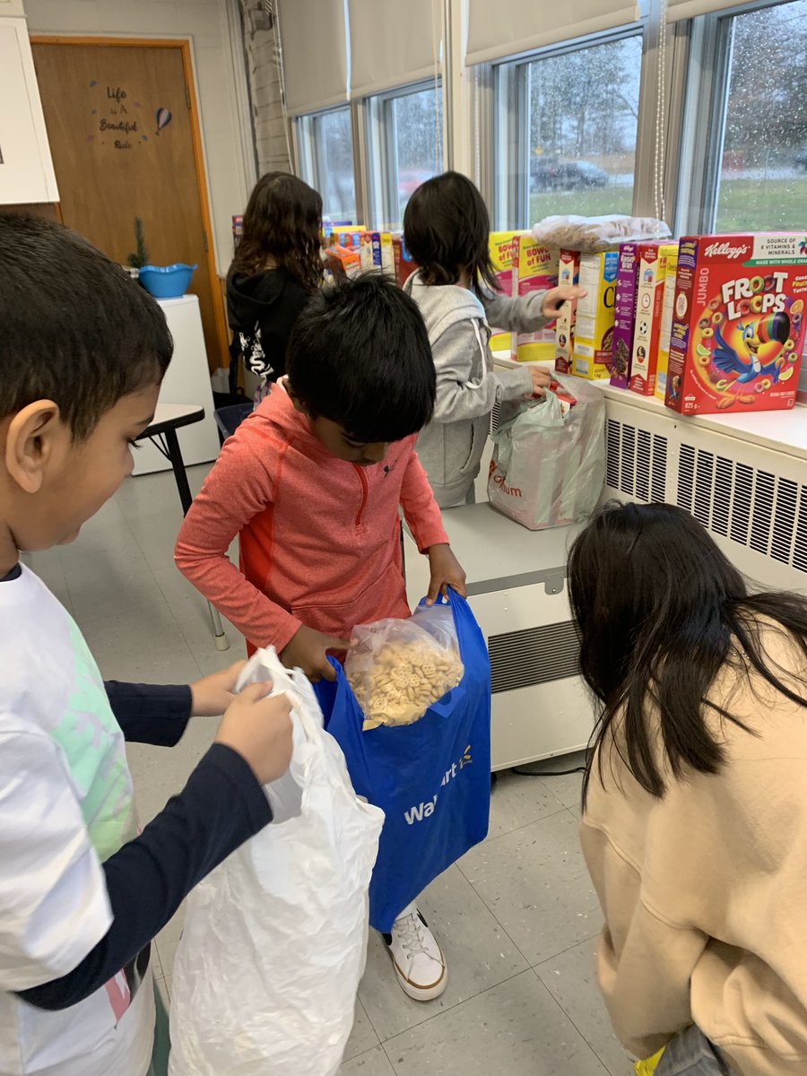 MrsTtate28's tweet photo. Awesome job, Gators! We collected 112 cereal boxes for Anova! 🙌 https://t.co/60F12f1JiZ