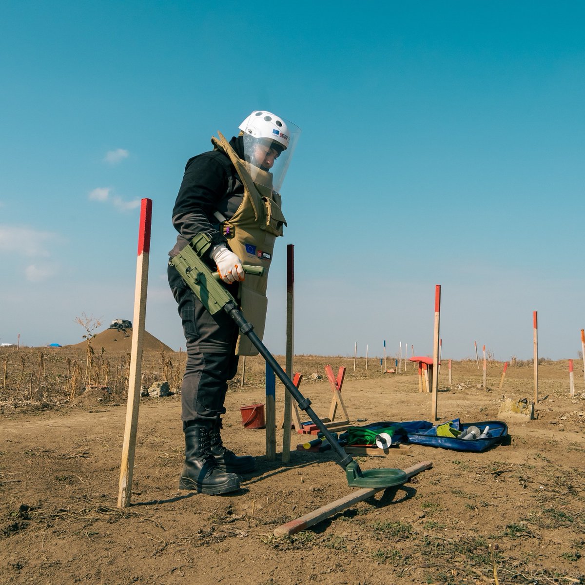 UNDP's tweet photo. Ahead of Thursday's International Day for Mine Awareness and Assistance in Mine Action, check out how women in Azerbaijan, Ukraine, Lao PDR and beyond are making a crucial difference in delivering the development benefits of #MineAction. https://t.co/o9vSQU7Fzh

#IMAD2024 https://t.co/6ZeHSk7rE9