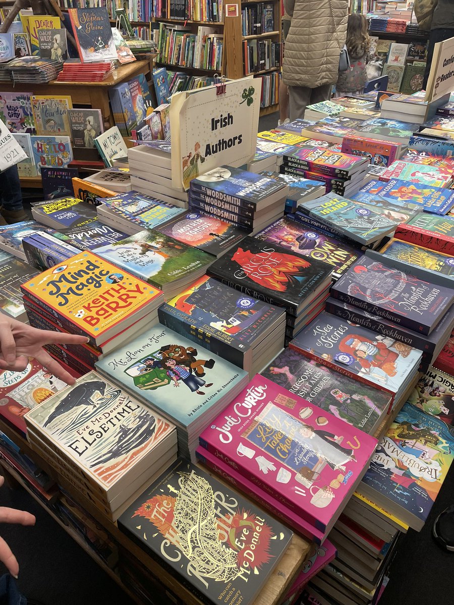 Can you imagine a labyrinthine bookshop with nooks and crannies stuffed to the rafters with possibly every good book that was ever published and booksellers (like @meabhmcdonnell) who magically appear with a smile just when you need them? What a shop!! I 🧡 @ByrnesBooks #Galway