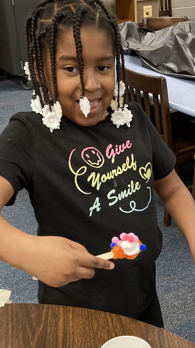Bks2Tch's tweet photo. Students created hand pollinators to transfer pom-poms from one cup (flower) to another ⁦@PVFElementary⁩ ⁦@NorristownASD⁩ #STEMeducation #pollination https://t.co/vgNRxxNFUG