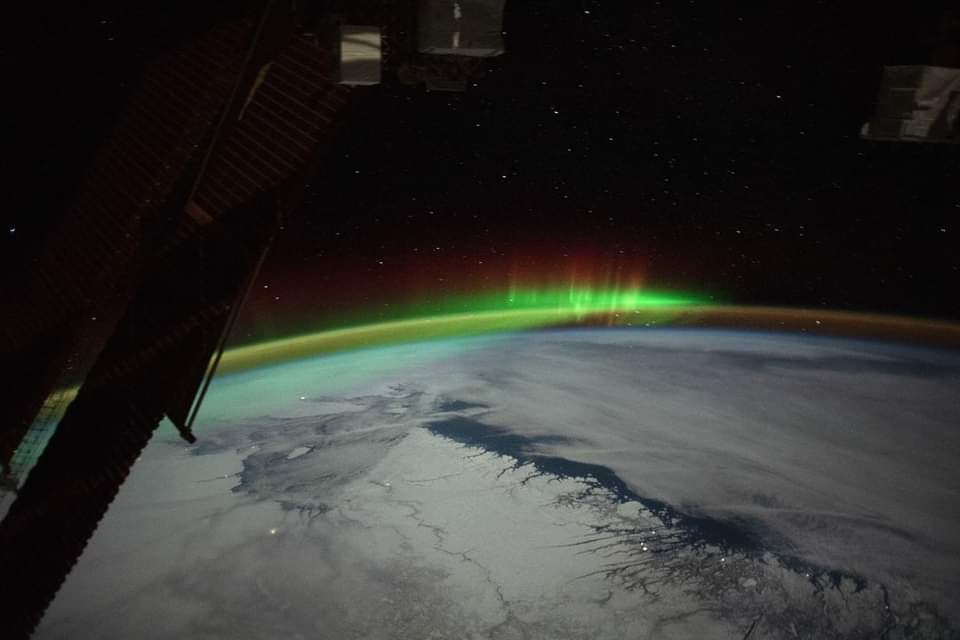 bcgramnet's tweet photo. NORTHERN LIGHTS VIEW IN THE COSMOS 🌎🛰️

The International Space Station astronaut captured a breathtaking image of a green and red-tinged aurora over eastern Canada on January 1, 2024.

📸: ISS https://t.co/93C5BlZ9u0