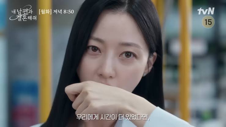 doramabra's tweet photo. 📰| ─ OI? De acordo com jornalista Lee Jin Ho, a atriz #SongHaYoon não mudou até hoje, a atriz tem outros incidentes. 

O mais recente foi durante a viagem com elenco de “Marry My Husband.” Yoon deixou a viagem sem motivo e não avisou o seu menager, largando ele para trás. https://t.co/CL9cMzCmhs