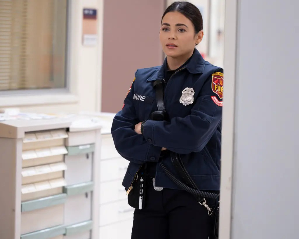 fanbookish's tweet image. #Bailan will face a difficult decision when a little girl comes into their lives in #TheRookie 6x05 "The Vow." Take a look HERE: fangirlish.com/2024/04/02/the…