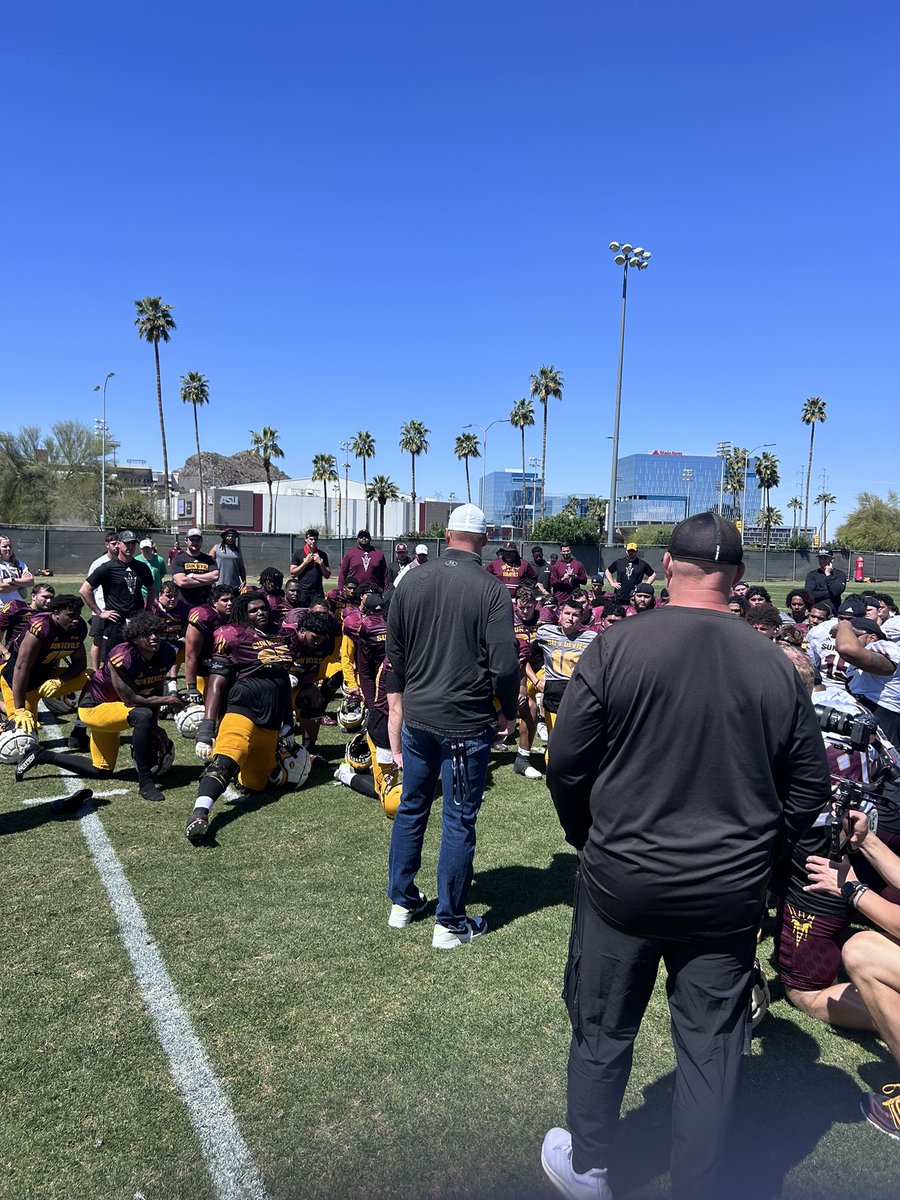 They keep coming back! Another ASU legend in the house! Todd Heap had a great message to the team! FIGHT! For each other and mainly for that name on the back of your Jersey! #ActivateTheValley #ForksUp 🔱🔱🔱
