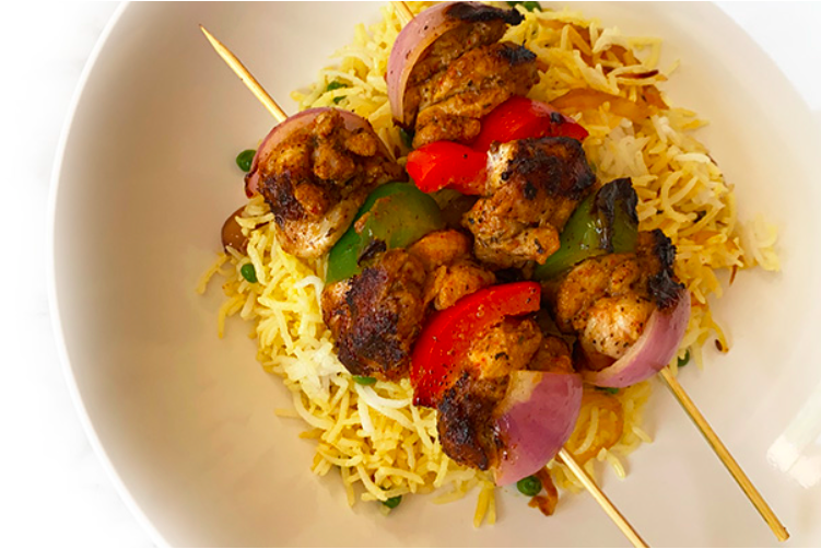 Try out these delicious Turkey Tikka Skewers for a quick weeknight dinner or Iftar meal. Serve it on its own or with a side of rice or naan. Recipe created by @hookedonheat. loom.ly/vW_m7lA #ThinkTurkey #WhatsForDinner