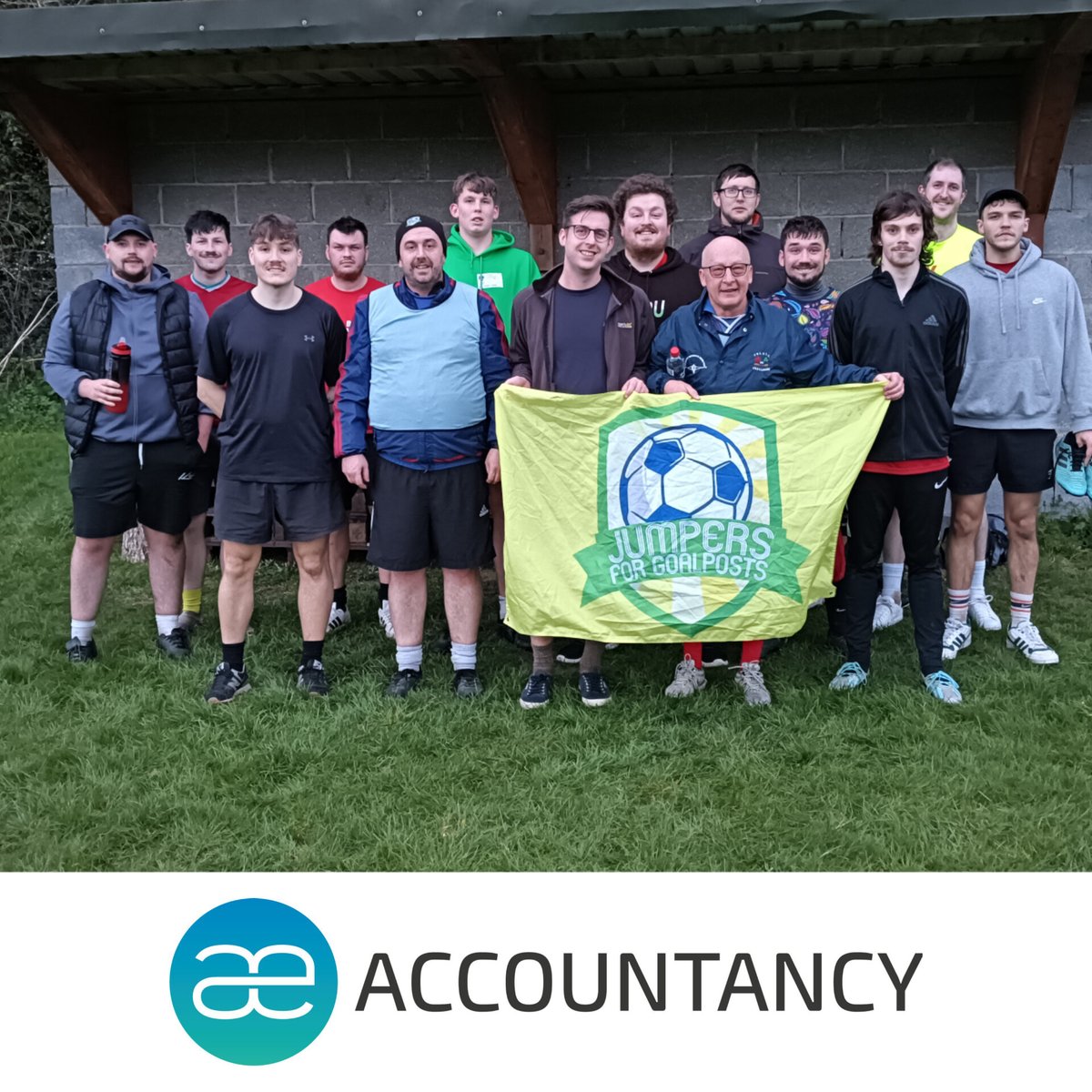 💛💙💚 
Tonights training group. Some pass and move drills and a small game. Thank you all

#jumpersforgoalposts #gettingout #footballfun #makeyoufeelbetter #womensfootball #walkingfootball #footballforall #womenskickabout