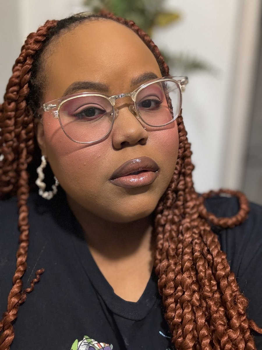 heykayladenise's tweet photo. It’s been a while since I’ve felt like just playing in makeup. It came back today a bit. #Makeuptherapy
Inspired by @Paintedbyesthr + my baby’s onesie🤣 | Video coming soon💕 https://t.co/LhZ6VTcNJ5