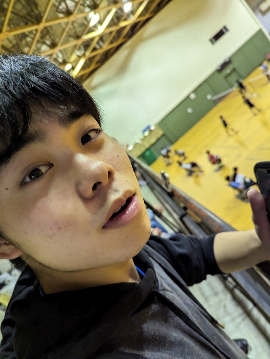 hubadminton's tweet photo. 部員紹介28

小峰輝士（新2年）
教育学部
川口北高校

北大バド部のかわいい担当😍
彼に会うためだけに練習に行っている部員も多数
ぴょこぴょこ��ていてかわいい🏸
よく「せーーっ」と練習中に叫ぶ、深い意味が込められているはず
屋外にてふんどし一丁で転げ回る姿が目撃されている
赤塚④と相思相愛 https://t.co/tovVaoWch6