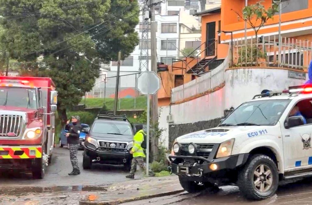 PoliciaEcuador tweet picture