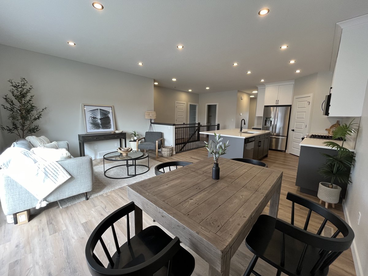 laebonhomes's tweet image. Buy new, move-in right away #MoveInMonday 

🏡 25 Terra Close, The Timbers, Red Deer
• Fully finished bungalow - 1304 sq.ft. main + 970 sq.ft. lower
• Front &amp;amp; back sod completed &amp;amp; fenced
• BIG tandem garage
• 4 bdrms / 2.5 baths
• $579,900
👉 laebon.com/25-terra-close…