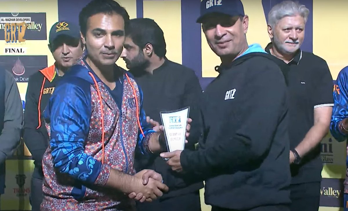 Former Pakistan captain Salman Butt presenting shields to three top umpires from Pakistan, who have served our country across the globe. Well done to Aleem Dar, Ahsan Raza and Rashid Riaz. Lovely gesture 🇵🇰❤️❤️❤️ #GRT2024 @im_SalmanButt