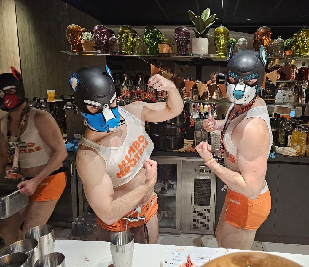 Post #Fauntastic4 mandatory tweet. This con was an absolute blast. It really feels like family there 🥰 So much chaotic vibes with friends, so much drinks with friends. This con couldn't be any better ! Feat @MrFoxees @Horn_fur @PupMuli and @Redsame_