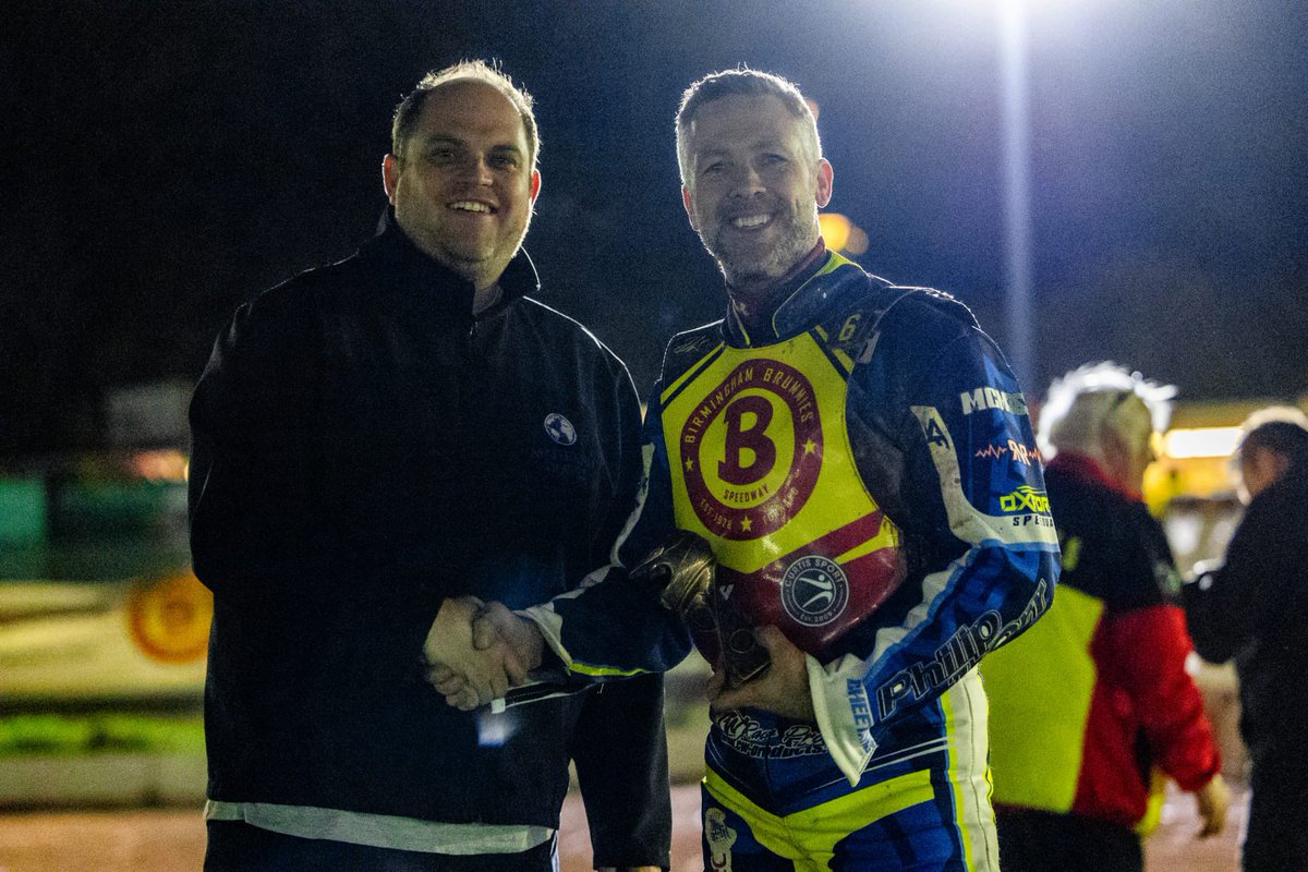 Thank you, @scottnicholls78 🤝 🔝 Top scored in 3️⃣/4️⃣ meetings 📈 44+4 points 🙌 15+1 on Monday 🆚 Oxford 📸 Ben Whitehouse #GiveUsAB 🅱️ | @SpeedwayGB