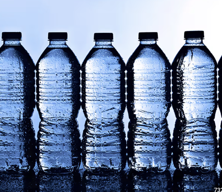 AlpacaAurelius's tweet image. water in plastic bottles is so incredibly toxic

full of 200,000+ plastic particles that get lodged in our brain, genitals, arteries...linked to almost every disease

stop drinking out of plastic