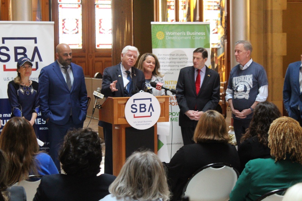 Today, I announced a $150,000 grant we secured to re-open @CTWBDC's Hartford Women's Business Center with @SenBlumenthal, @GovNedLamont and @LGSusanB. The center will be a hub for women entrepreneurs to access the resources & guidance they need to start a business and thrive.