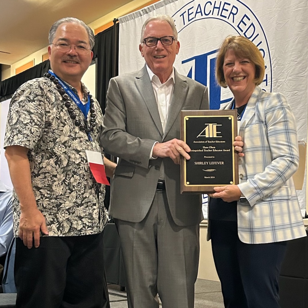 I’m proud to have been honored with the Hans C. Olsen Distinguished Teacher Educator award from the Association of Teacher Educators this past weekend! 🌾 @AssocTeacherEd @WichitaStateCAS