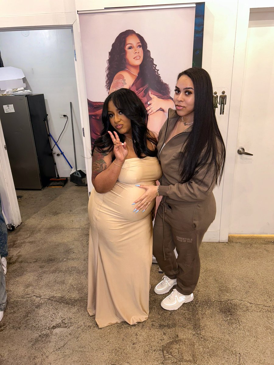 FineAssChey's tweet image. My twin havin a baby🥹🩵 @_Isiss__