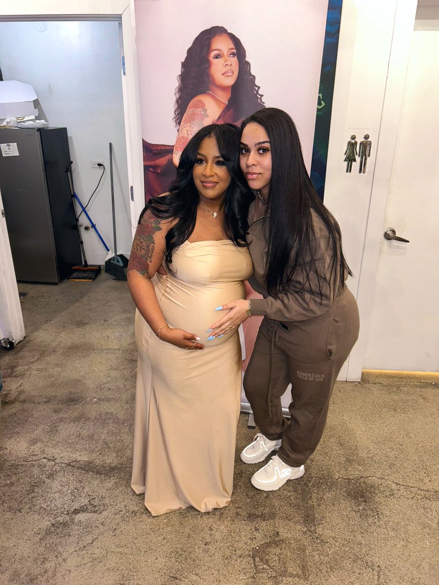 FineAssChey's tweet image. My twin havin a baby🥹🩵 @_Isiss__