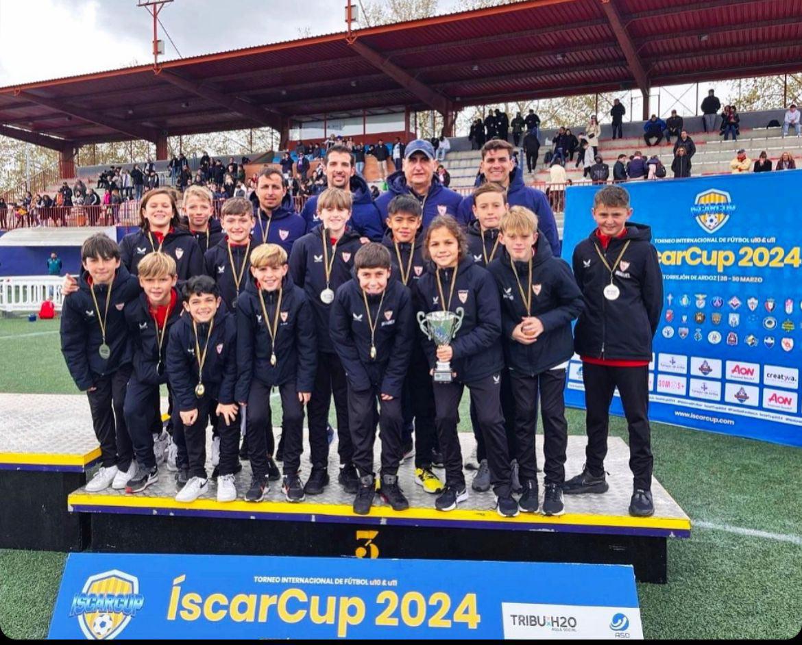canterasfc10's tweet photo. 🤩👏3️⃣ ¡¡Nuestro Alevín B se hace con el tercer puesto de la Íscar CUP!!

✅ Fase de grupos: Opus One (6-2), Calafell (6-0) y Burel (4-0).

🔝 Segunda fase de grupos: Vityaz (3-1) y Trianello Machida (5-3).

💪 Semis: Derrota 4 a 0 vs Real Madrid.

🏆 Terceros: Valencia (4-3) https://t.co/5R1taXWzZr