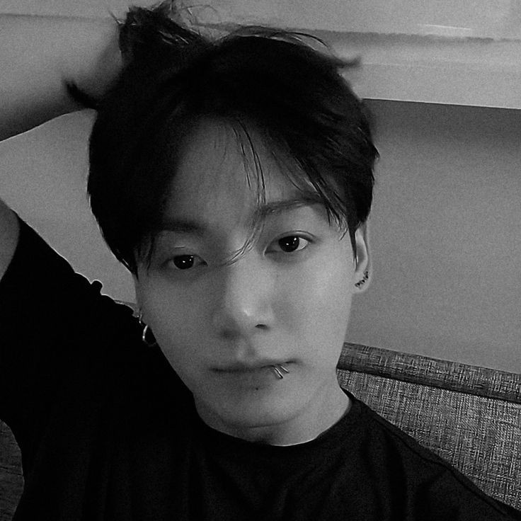 ─── 集.

    ᅟ ᅟBoa tarde, tml! Como vocês estão? Final do dia, estou exausto.  

ᅟ ᅟᅟ