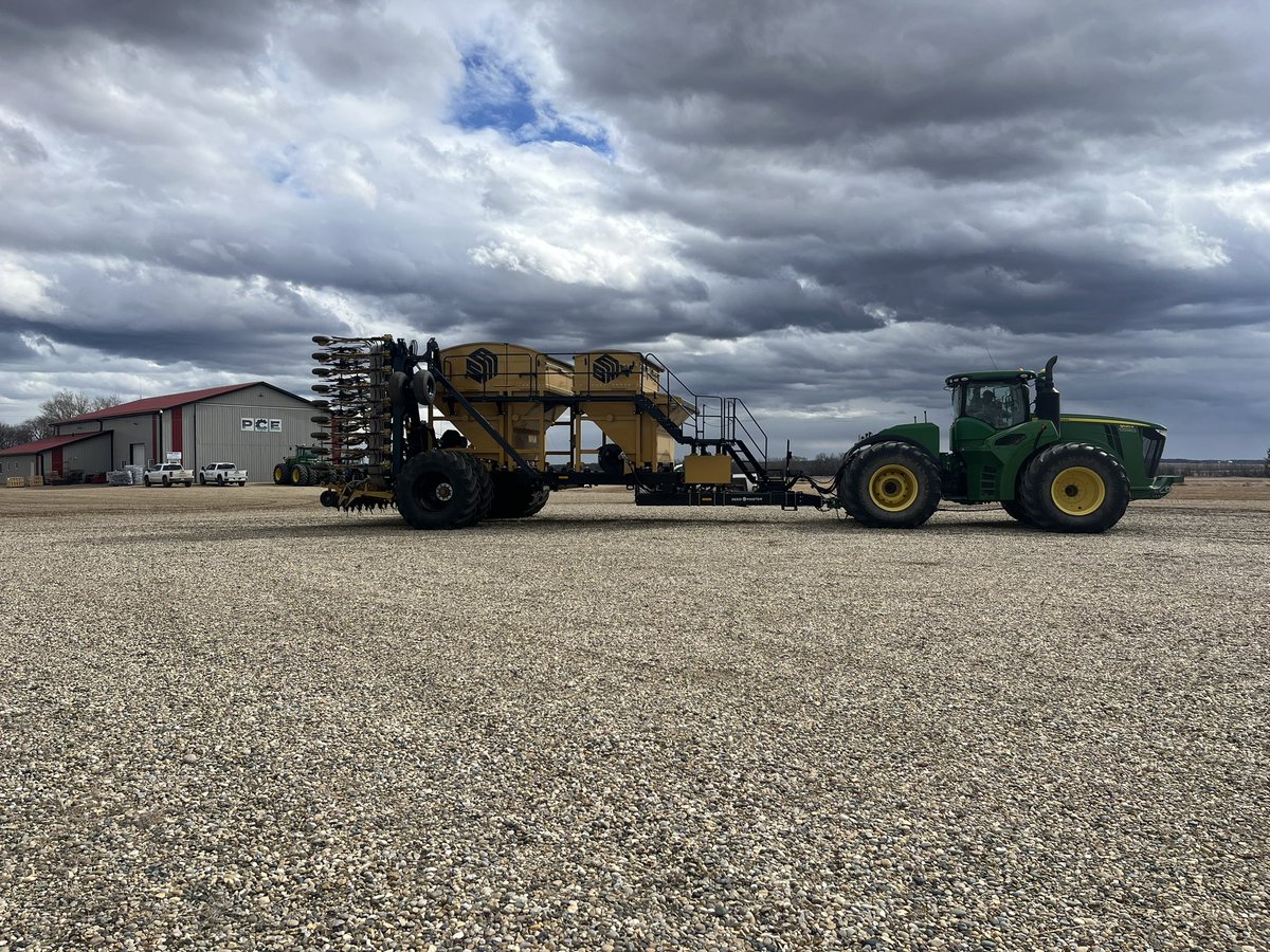 Picking up the new drill today from Ritchie and Jahla at <a href="/PCEfarmSALES/">PEACE COUNTRY EQUIPMENT</a> <a href="/DarcyBoisvert/">Darcy Boisvert</a>