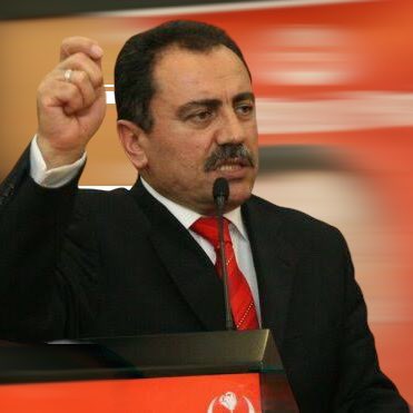 Apo, ne Kürt ne de Türk'tür. 
Nesebi gayrisahih itoğlu ittir.

-Muhsin Yazıcıoğlu