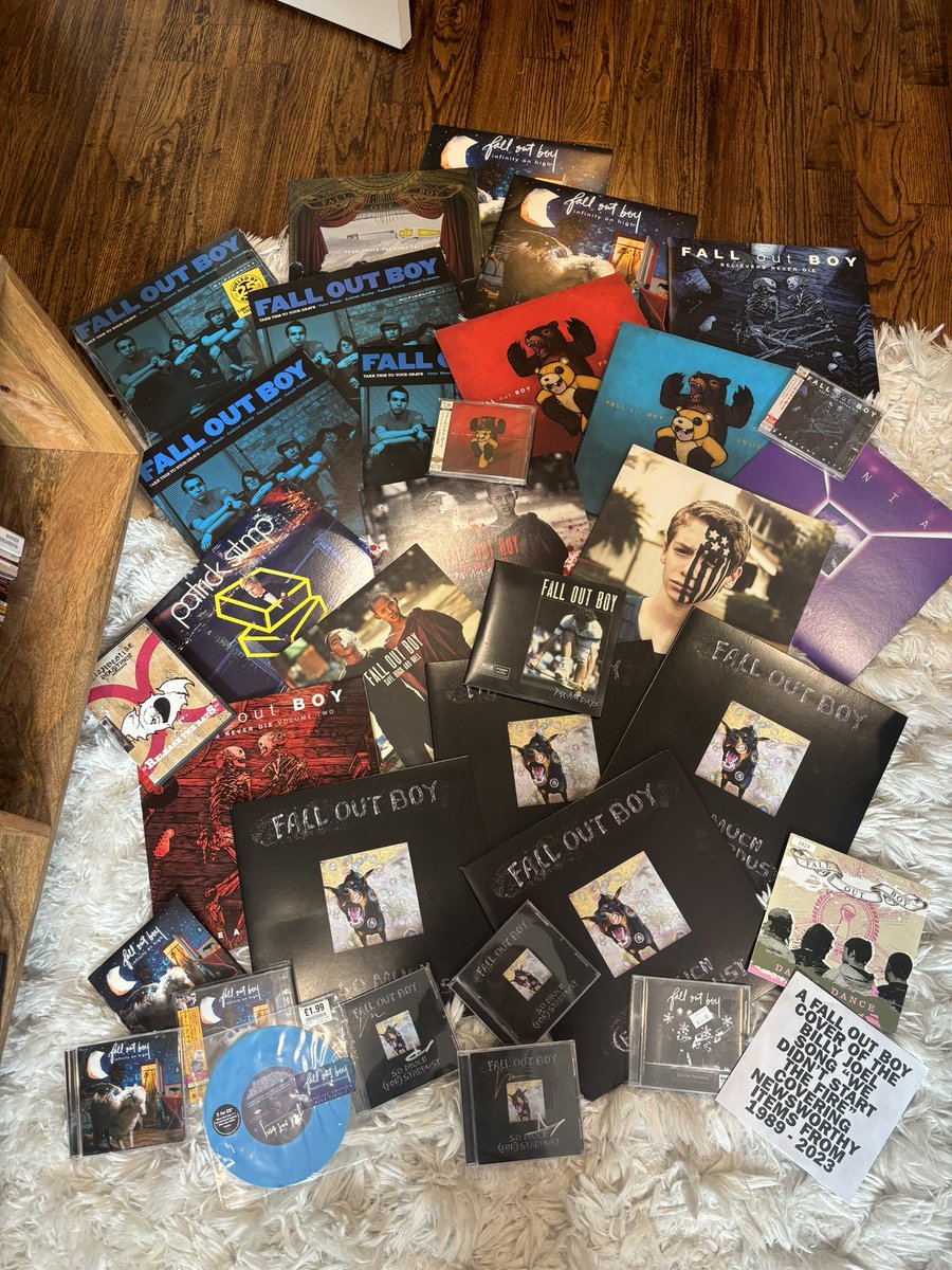 infinity0nkyric's tweet image. oh no i dropped my feminist literature books