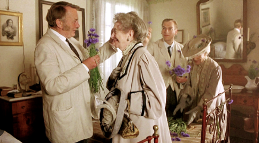 Christina5004's tweet photo. @AlisonJaye @Miss_Mainwaring From #Aroomwithaview the Miss Alans and Cousin Charlotte -
And RIP to #DenholmElliott , #JulianSands , #FabiaDrake (Miss Catherine Alan) and #JoanHenley (Miss Teresa Alan) 💐 https://t.co/UdFhxbRXvO