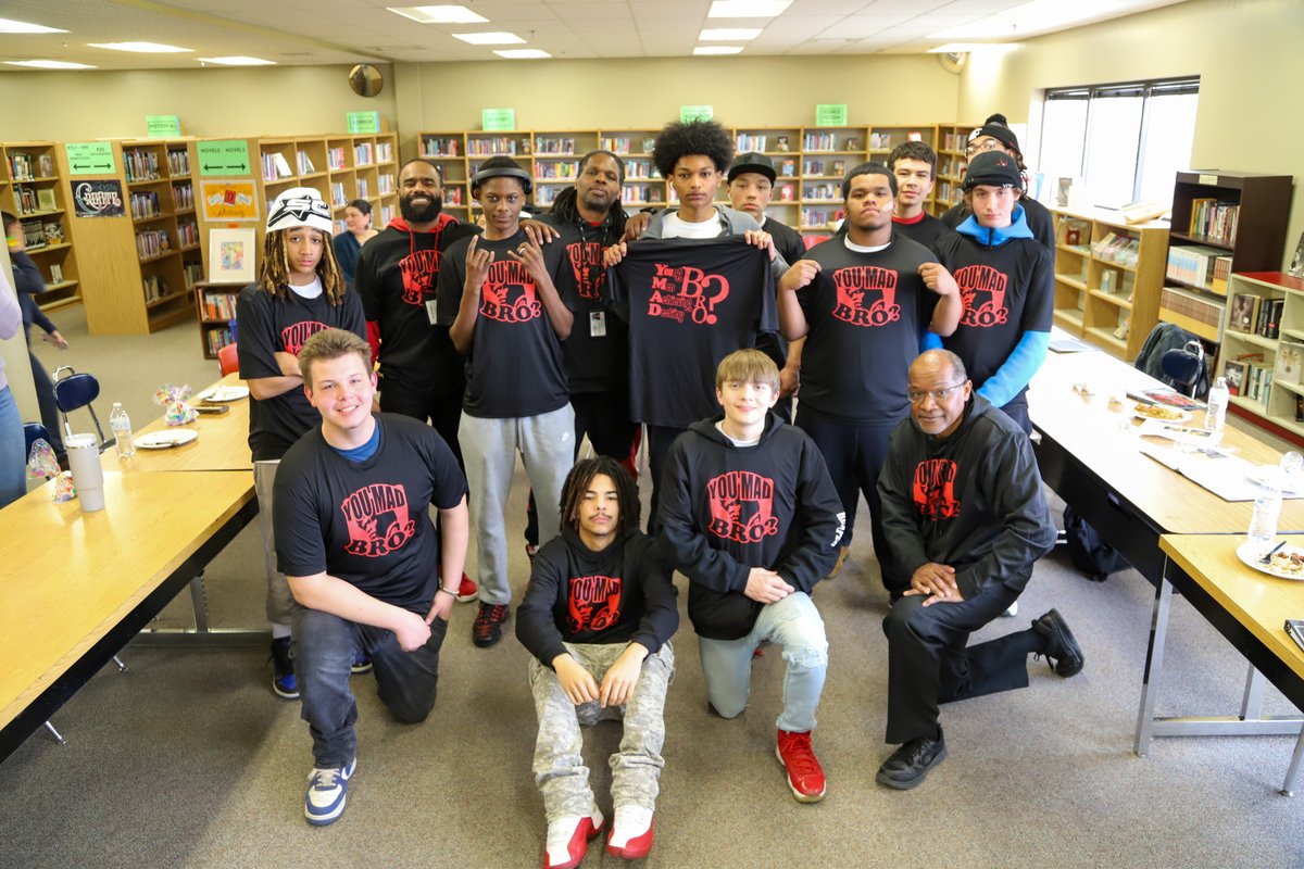 In March, Glover Middle School and North Central High School celebrated graduates of YMAD and LINC, which support students who may be struggling by providing them with tools and strategies to overcome challenges. Learn more about the programs @ youtube.com/watch?v=15moto… #SPSPromise