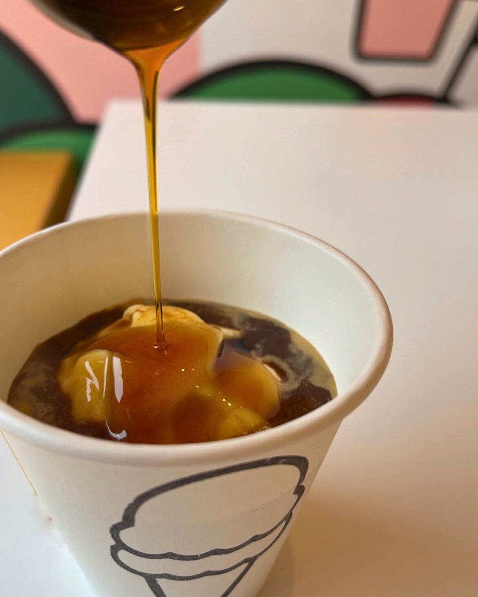 This #MapleSyrupSeason2024, Pom Pom Treat Hut in Meaford has elevated their menu with the irresistible maple walnut ice cream and maple lattes, crafted using locally sourced maple syrup and top-notch ingredients. 🍁🍦☕