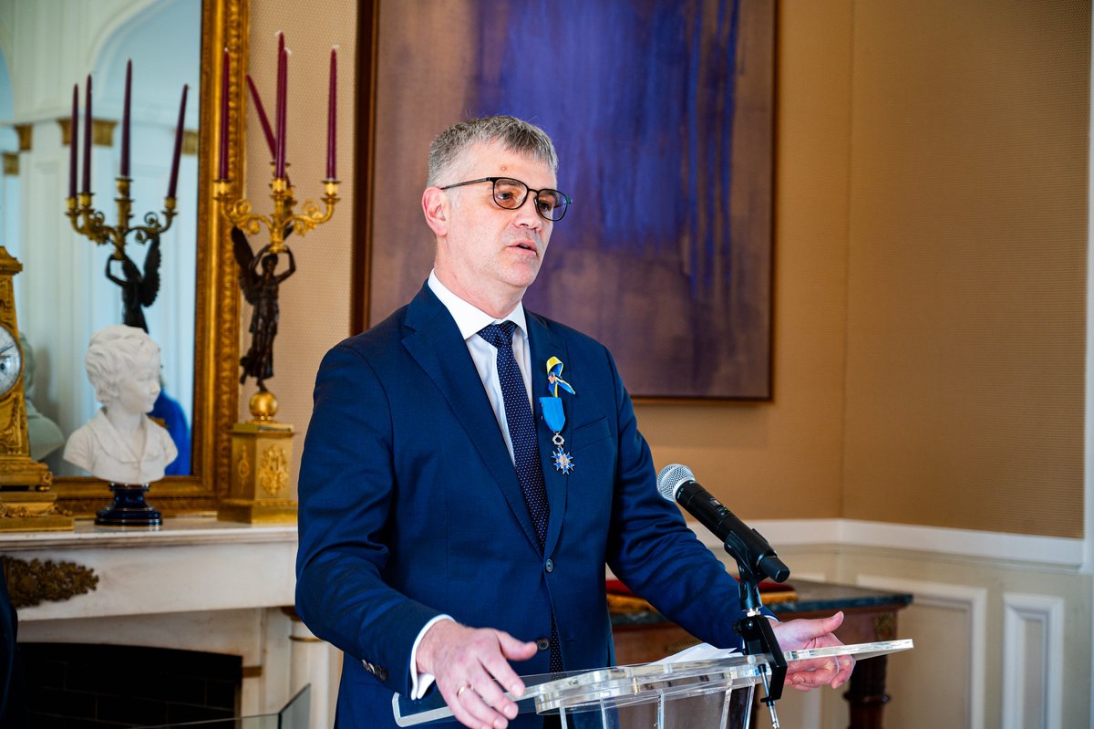 Ambassador @kprikk, it is my great honor to bestow upon you the title of Knight in the National Order of Merit, for your fostering of 🇪🇪🇫🇷 defense cooperation.