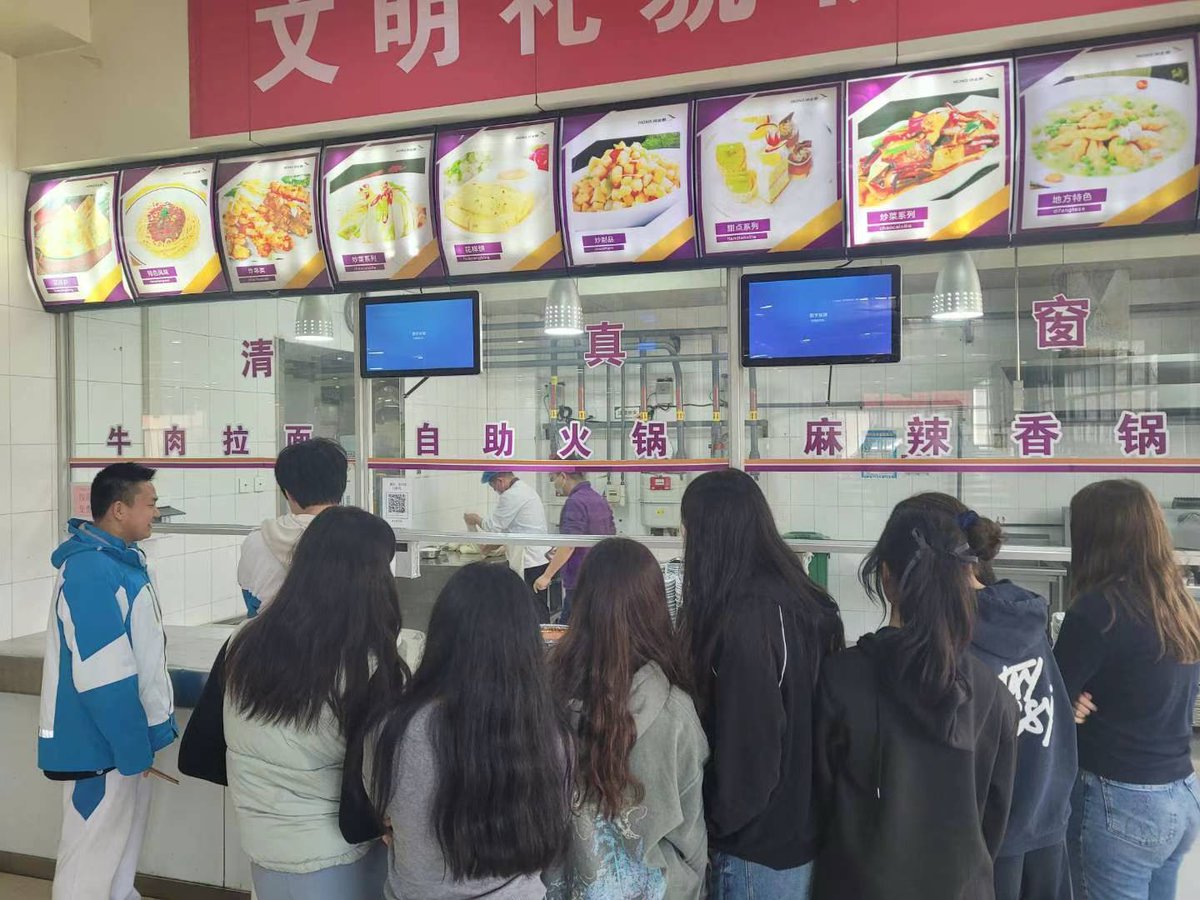 OHSChinese's tweet photo. In Xi'an, our students spent a day with their penpals on Sunday and visited Gaoxi No 1 School on Monday 25th March. https://t.co/o7Jv4RoTFM