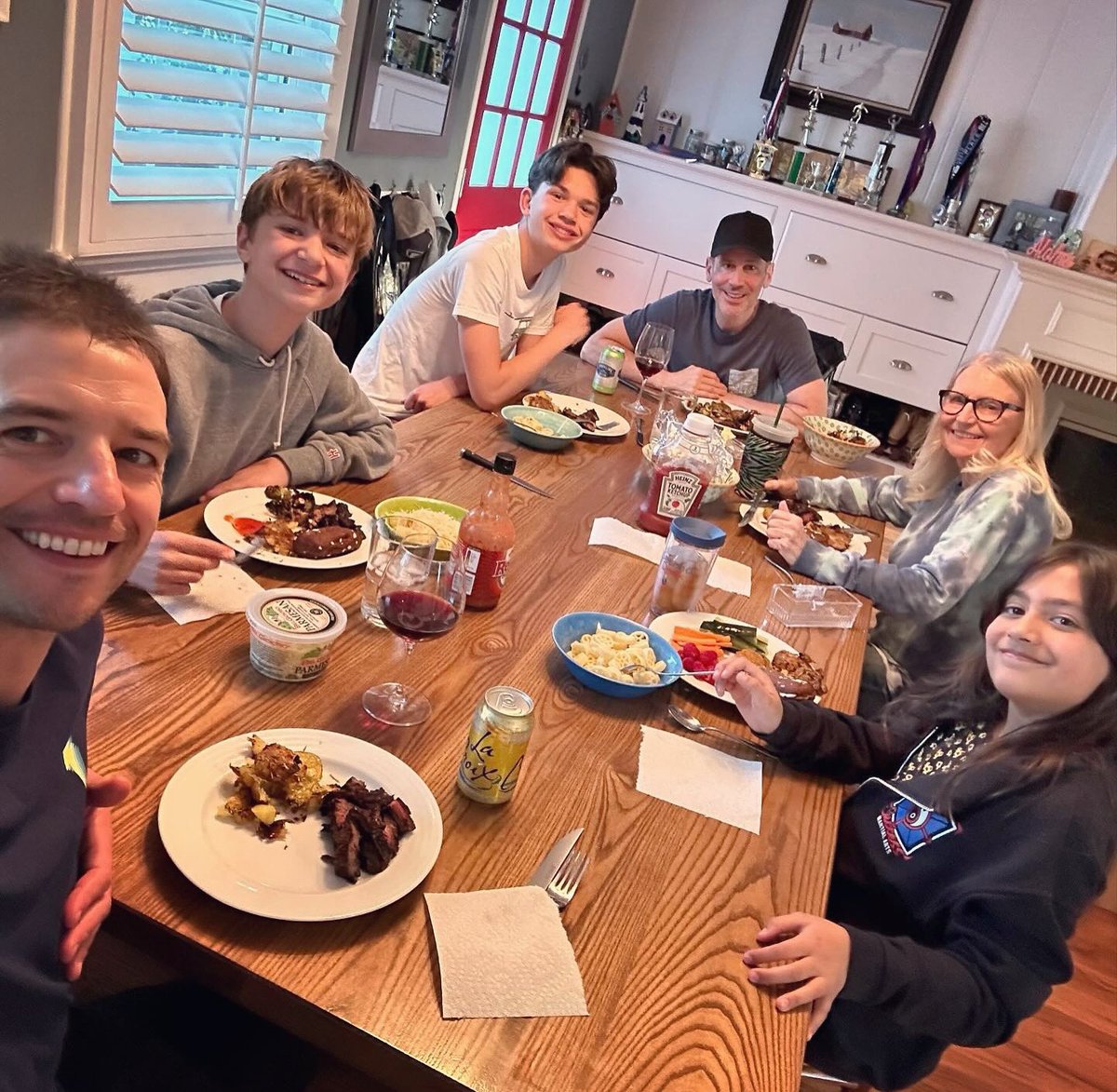 Devon Michael Jones (@devmichaeljones) on Twitter photo It’s always nice when Josh invites me over for dinner when his mom is in town. We missed Ange and Is, though. <a href="/bakingwithjosh/">Baking With Josh and Ange</a> It’s always nice when Josh invites me over for dinner when his mom is in town. We missed Ange and Is, though. <a href="/bakingwithjosh/">Baking With Josh and Ange</a>
